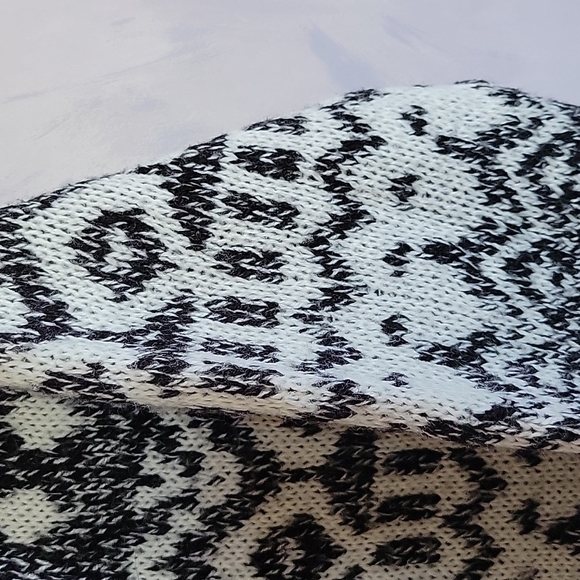 MY STYLE SWEATER - Picture 10 of 12
